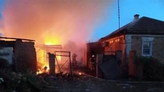 Ukraine ồ ạt tấn công bang biên giới Nga, thiêu trụi nhiều nhà dân