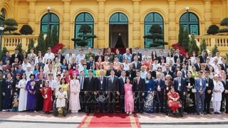 Chủ tịch nước Lương Cường gặp mặt các nhân vật trong chương trình 'Việc tử tế'