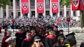 Đại học Harvard có thể mất khả năng tuyển sinh sinh viên nước ngoài
