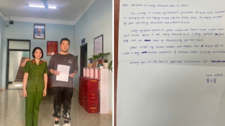 Công an phường hỗ trợ người dân và du khách nước ngoài tìm lại tài sản thất lạc