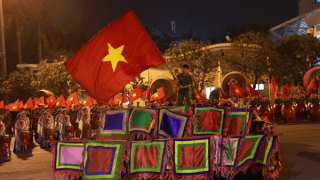 1.000 CBCS Đoàn Nghệ thuật trống hội Công an biểu diễn chào mừng 50 năm thống nhất đất nước