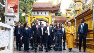 Thủ tướng Phạm Minh Chính và Thủ tướng Ethiopia cùng dùng bữa sáng và tham quan chùa Trấn Quốc