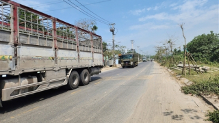 Xe quá tải cày nát đường dân sinh khi né cao tốc Hòa Liên – Túy Loan đang thi công