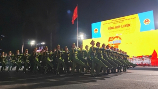 Ấn tượng màn hợp luyện diễu binh, diễu hành đêm tháng Tư