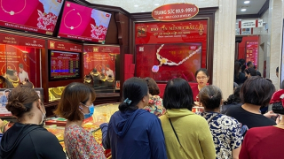 Choáng váng giá vàng: Nhà đầu tư có nên “nhảy” vào?