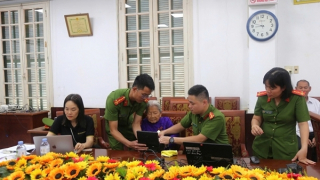 Công an TP Huế thu nhận mẫu ADN để tìm kiếm thân nhân liệt sĩ chưa xác định danh tính