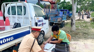 Ngăn chặn nguy cơ tai nạn từ phương tiện ba bánh, kéo đẩy tự chế