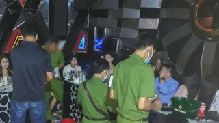 Cảnh sát đột kích Karaoke OLALA, phát hiện 19 nam nữ dương tính với ma túy