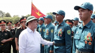 Đồng chí Nguyễn Trọng Nghĩa thăm, động viên lực lượng tham gia diễu binh, diễu hành