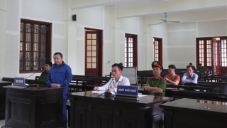 Hám lợi đổ lỗi cho nghèo!