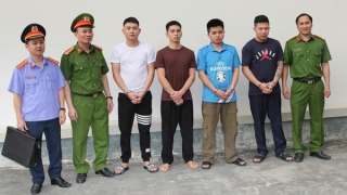 Thủ đoạn của 4 đối tượng sản xuất 3.500 tấn giá đỗ ngâm hóa chất