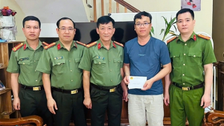 Thăm hỏi, động viên CBCS bị thương khi làm nhiệm vụ chữa cháy