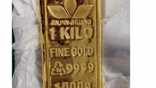 Phát hiện một vụ nghi nhập lậu vàng từ nước ngoài về sân bay quốc tế Nội Bài