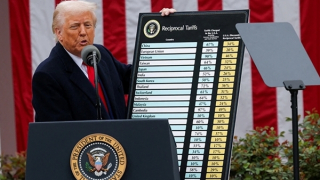 Thế giới kiềm chế trước "lằn ranh đỏ" thuế quan của Mỹ