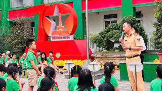 CSGT Hà Nội đến trường học phổ biến kiến thức ATGT cho học sinh