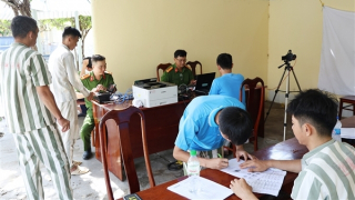 Thu nhận hồ sơ cấp căn cước cho 67 phạm nhân Trại giam Định Thành