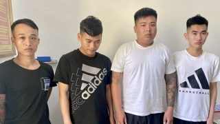 Bắt quả tang nhóm bảo kê kinh doanh ở biển Hải Tiến