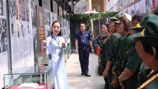 Khai mạc Triển lãm chuyên đề “Khúc ca hoà bình”