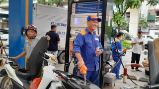 Giá xăng tăng gần 800 đồng/lít