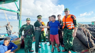 Mâu thuẫn trong cuộc nhậu, ngư phủ tấn công 3 bạn tàu làm 1 người tử vong