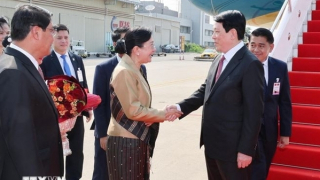 Chủ tịch nước Lương Cường đến Vientiane, bắt đầu thăm cấp Nhà nước đến Lào
