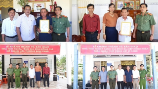 Công an tỉnh Cà Mau trao 5 nhà tình nghĩa tặng gia đình chính sách