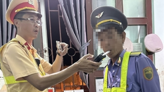 Xử phạt nhân viên gác chắn có nồng độ cồn khi đang làm nhiệm vụ