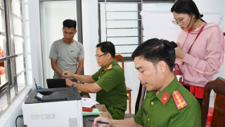 Công an tỉnh Trà Vinh thu nhận hồ sơ cấp căn cước xuyên dịp lễ 30/4 và 1/5