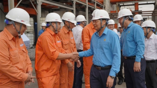 Tổng LĐLĐ Việt Nam thăm hỏi, động viên người lao động Công ty Cổ phần Nhiệt điện Quảng Ninh
