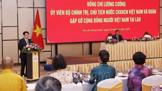 Chủ tịch nước Lương Cường gặp gỡ cộng đồng và doanh nghiệp Việt Nam tại Lào