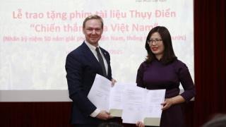 Thụy Điển trao tặng Việt Nam phim tài liệu lịch sử quý hiếm về ngày thống nhất đất nước