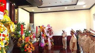 Bệnh viện 30-4 dâng hương, báo công dâng Bác ở Bến Nhà Rồng