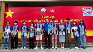 Thanh thiếu niên kiều bào tự hào 50 năm non sông liền một dải