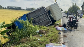 Xe chở rác va chạm với 2 xe gắn máy, 3 người chết, 1 người nguy kịch