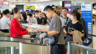 Dịp 30/4 và 1/5: Sử dụng sinh trắc học trên nền tảng VNeID làm thủ tục các chuyến bay nội địa tại Nội Bài