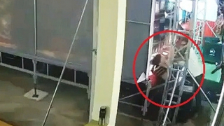 Diễn văn nghệ ở trường, nam sinh bị điện giật tử vong