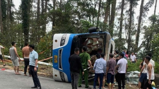 Hành khách tử vong khi xe khách bị lật trên đèo Tam Đảo