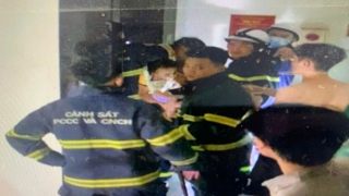 Kịp thời cứu 3 người mắc kẹt trong thang máy ra ngoài an toàn