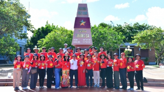 "Chuyến tàu Đại đoàn kết” – hải trình đưa kiều bào ra thăm Trường Sa và Nhà giàn DK-I năm 2025