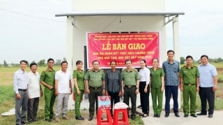 Nhiều cách làm hay của Công an tỉnh Kiên Giang giúp dân xóa nhà tạm, nhà dột nát
