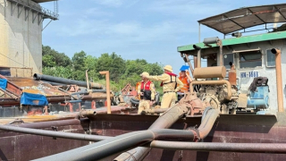 Siết chặt phương tiện thủy gắn thiết bị khai thác cát trên các tuyến sông