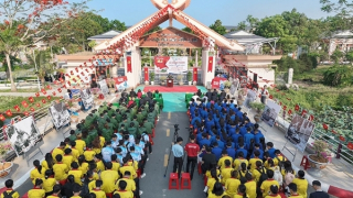 Trường Đại học Cửu Long khánh thành “Đường cờ chiến thắng”