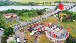 Hoa hòa bình trên đất lửa Quảng Trị