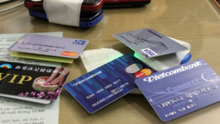 Tạm giam 2 đối tượng mua tài khoản ngân hàng bán cho người nước ngoài