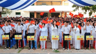 Cờ đỏ sao vàng trong tim mỗi người Việt Nam