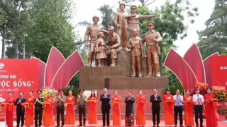 Bộ Công an khánh thành Tượng đài CAND Vì bình yên cuộc sống