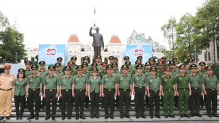 Đảng ủy Công an Trung ương, lãnh đạo Bộ Công an dâng hương tưởng niệm Chủ tịch Hồ Chí Minh và các Anh hùng, liệt sĩ