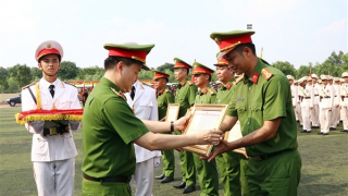 Khen thưởng hơn 2.700 tập thể, cá nhân xuất sắc trong công tác diễu binh, diễu hành Đại lễ 30/4