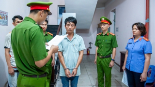 Khởi tố, bắt tạm giam tài xế xe đầu kéo tông 2 người tử vong