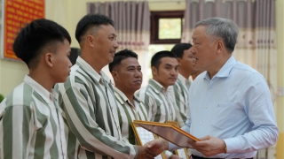 Phía trước còn rất nhiều cơ hội để người được đặc xá hoàn lương, hướng thiện